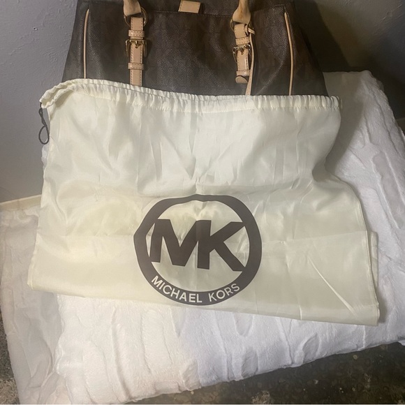 Michael Kors brown signature bag - Picture 11 of 11